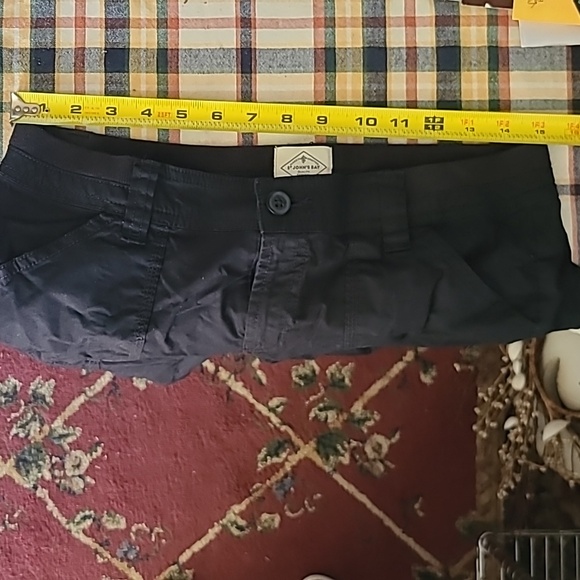 St. Johnson Bay size 8, black shorts - Picture 8 of 8